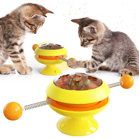 Katten spelen met een kattenkruidspeeltje, ideaal voor: Kan ik mijn kat alleen laten met een kattenkruidspeeltje?